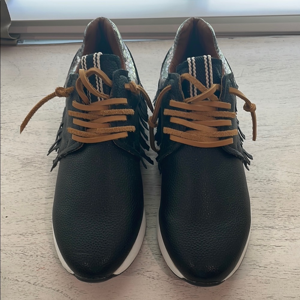 New ShuShop Stylish Black Pepa Sneaker. Size 6.5.